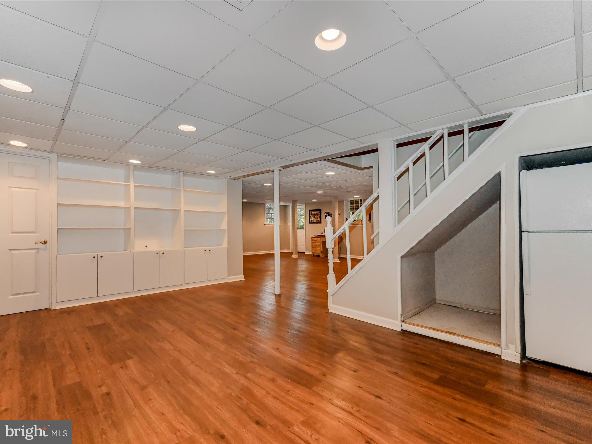 LAUREL WOODS - Residential