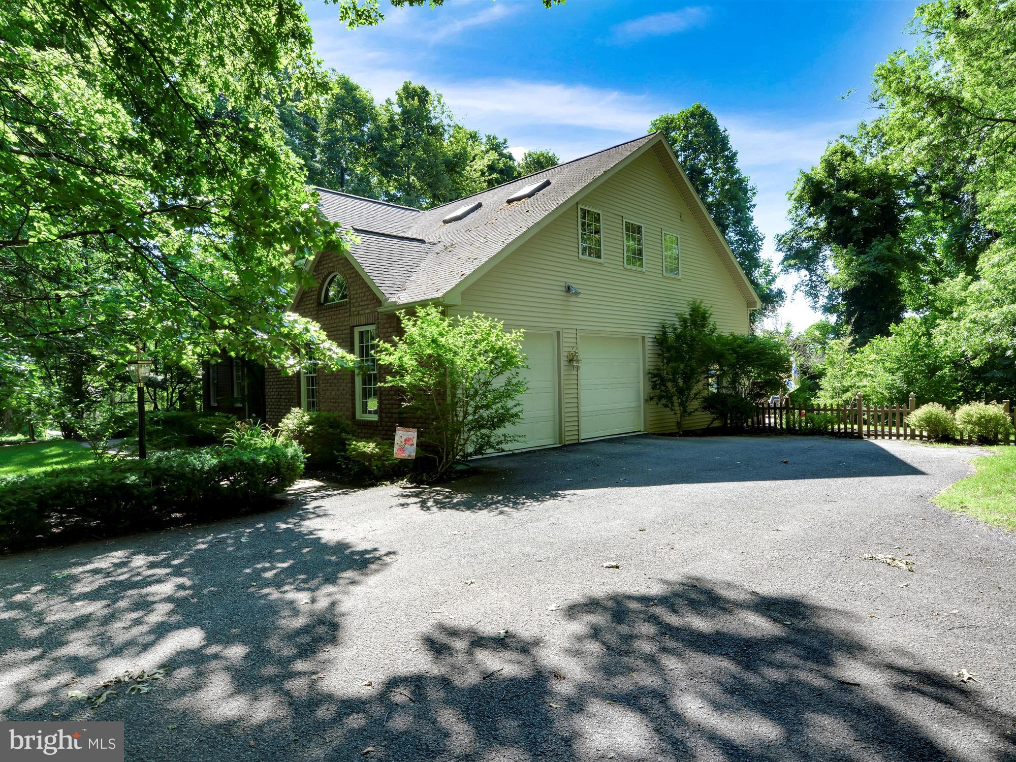 LAUREL WOODS - Residential