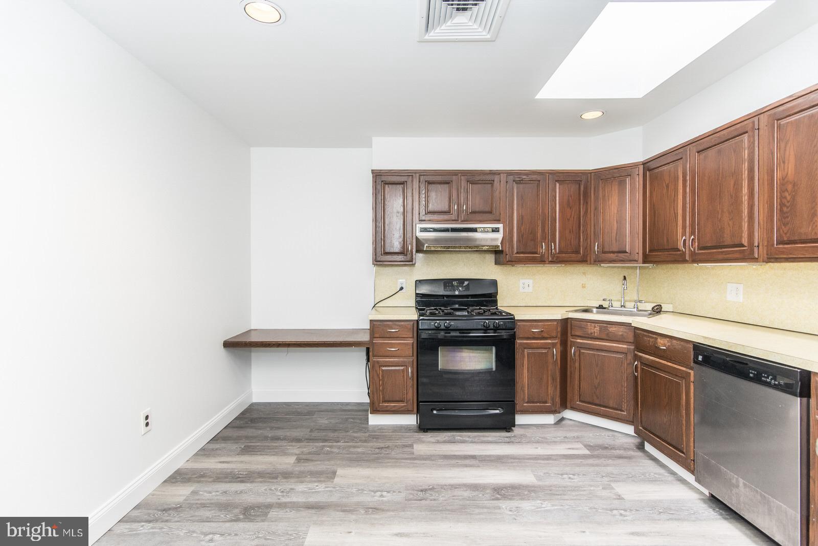 MAYFAIR - Commercial Sale