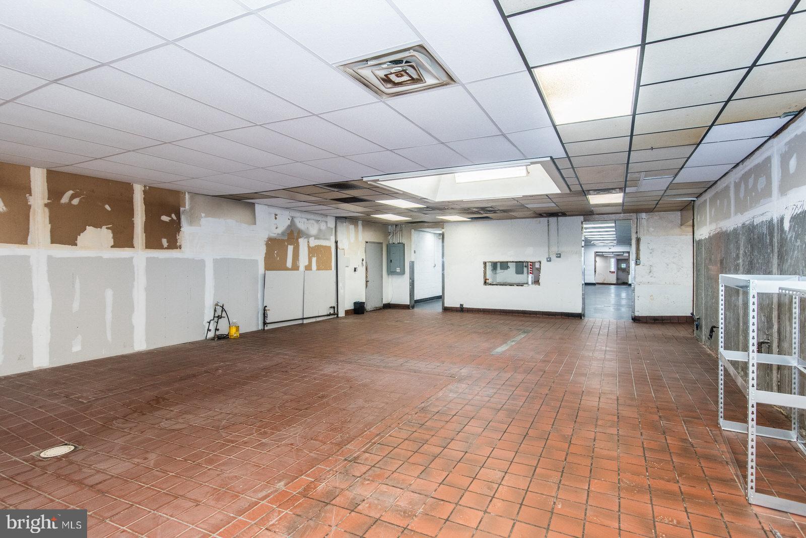 MAYFAIR - Commercial Sale