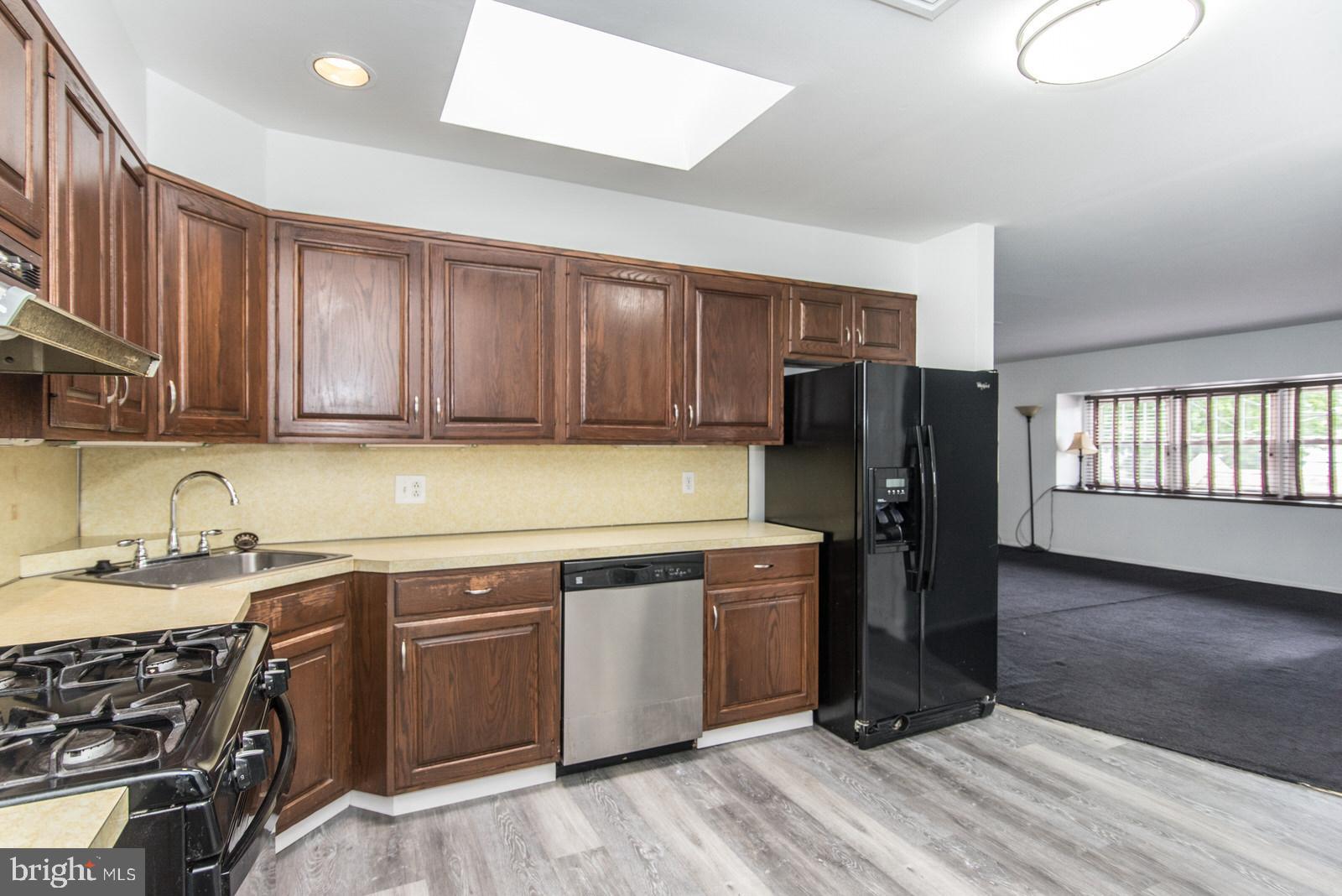 MAYFAIR - Commercial Sale