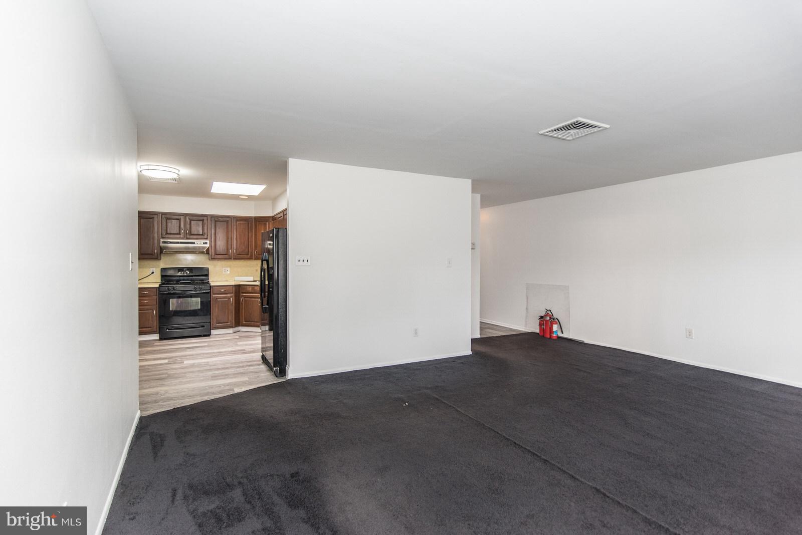 MAYFAIR - Commercial Sale