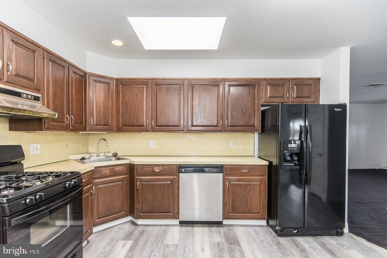 MAYFAIR - Commercial Sale