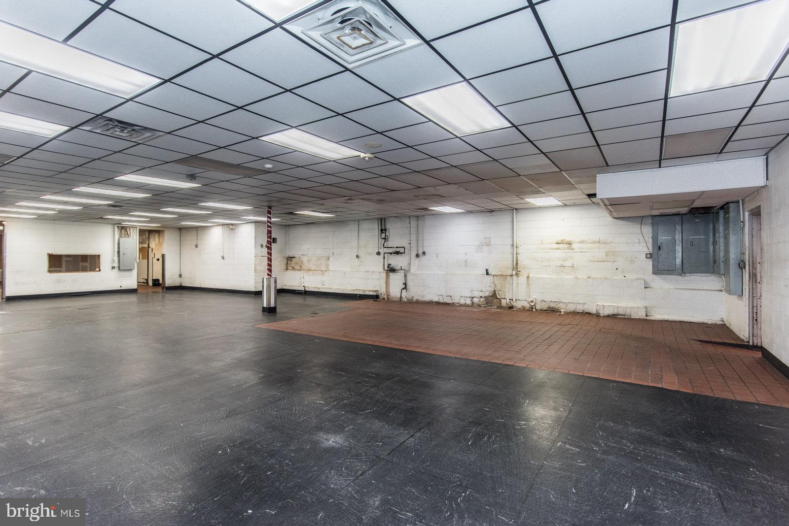 MAYFAIR - Commercial Sale