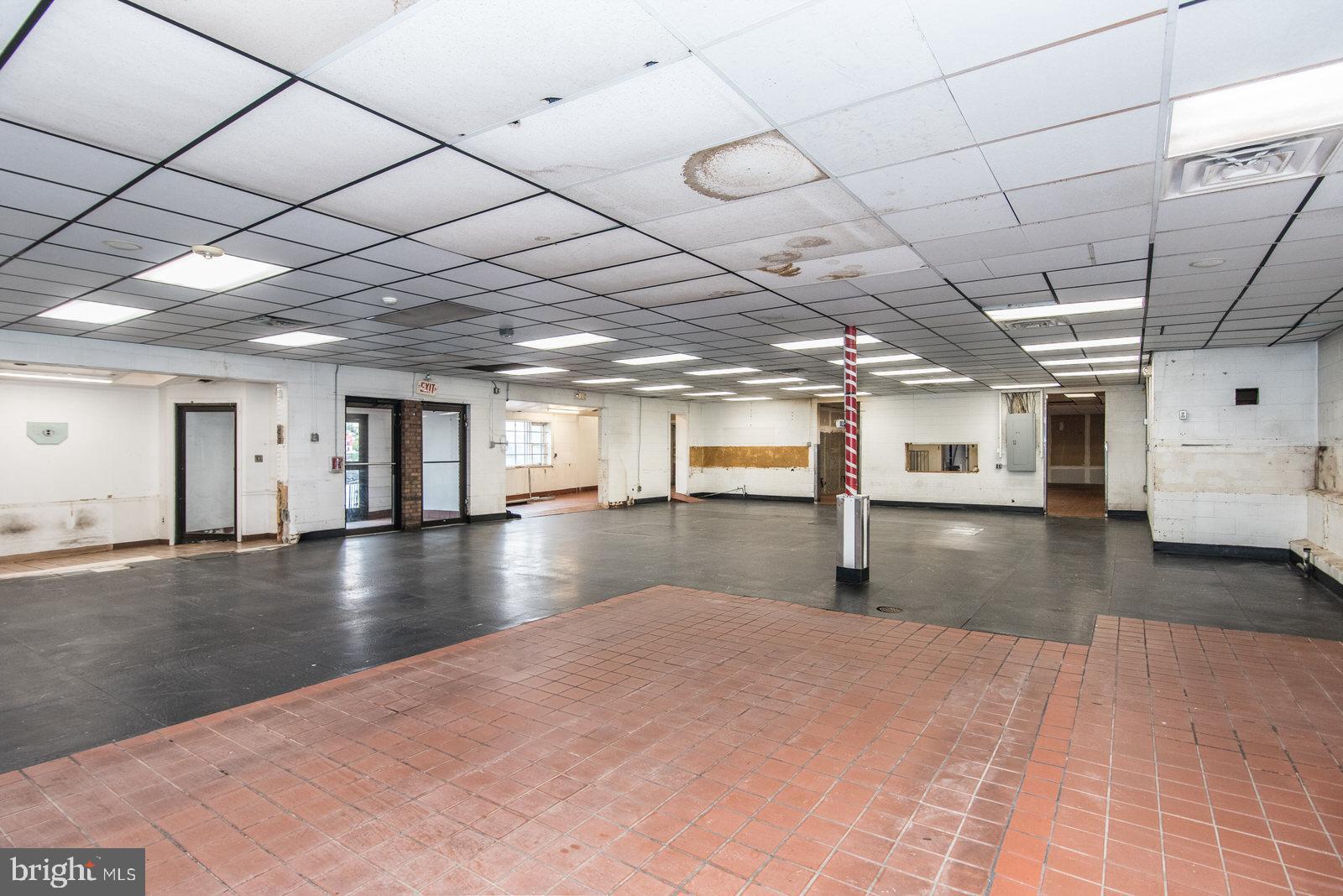 MAYFAIR - Commercial Sale