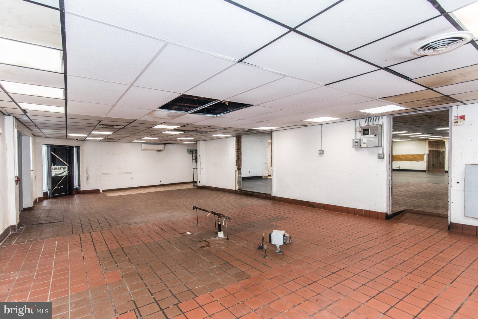 MAYFAIR - Commercial Sale