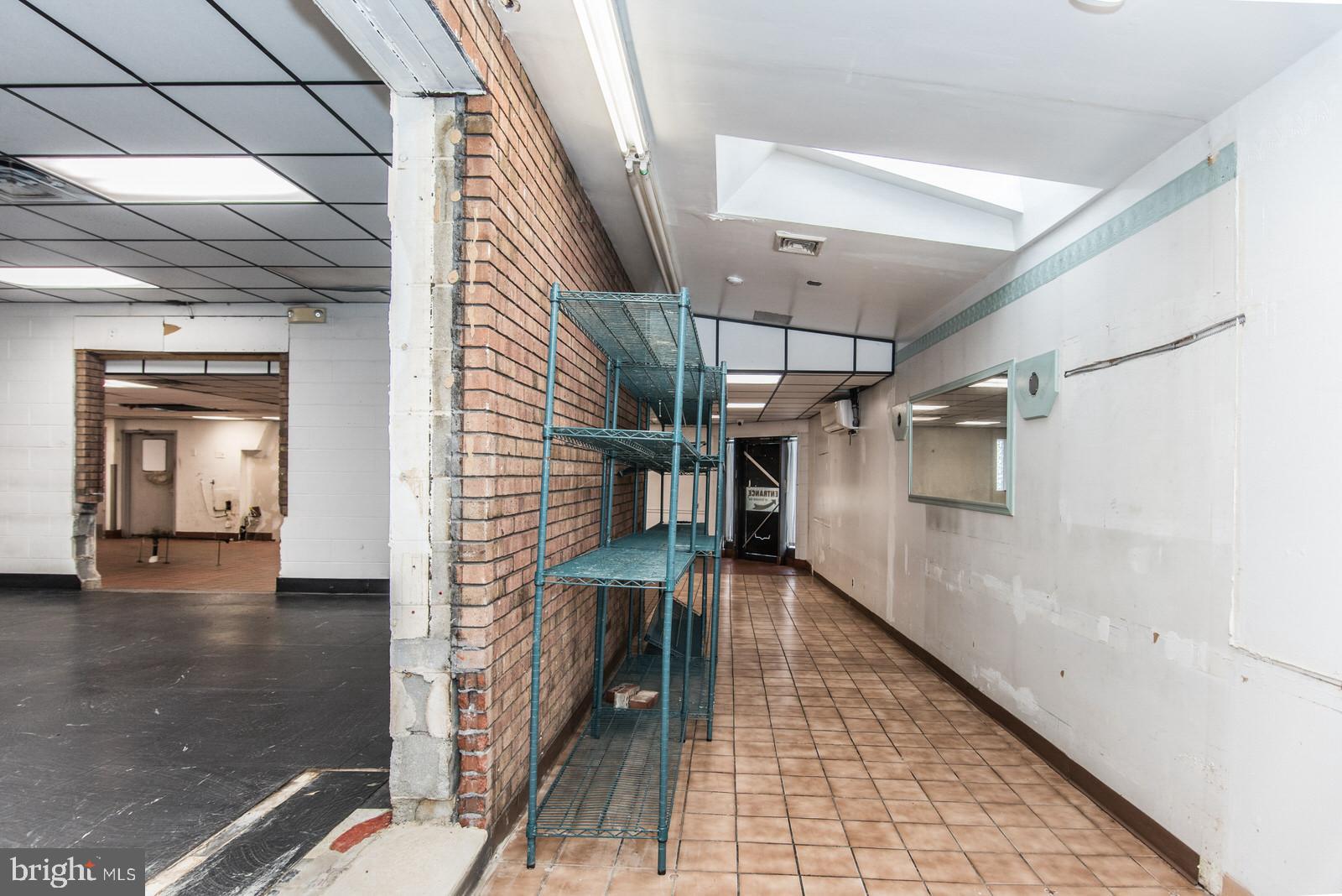 MAYFAIR - Commercial Sale