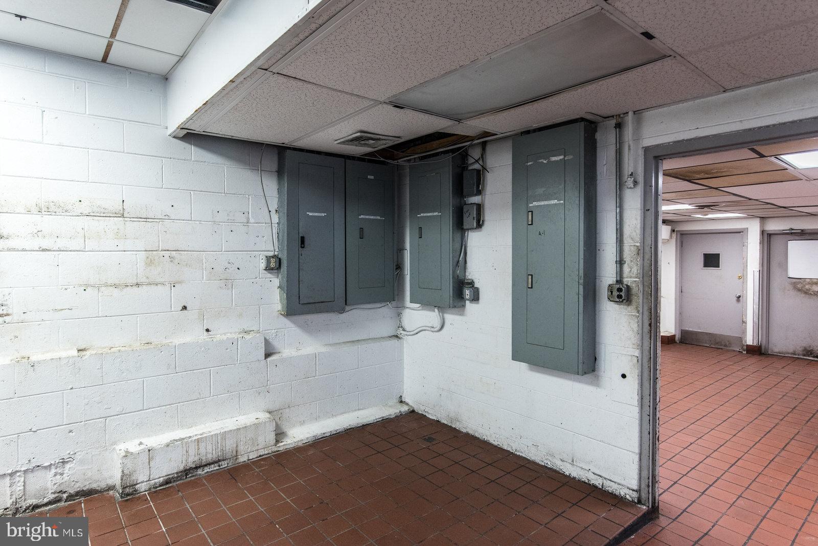 MAYFAIR - Commercial Sale