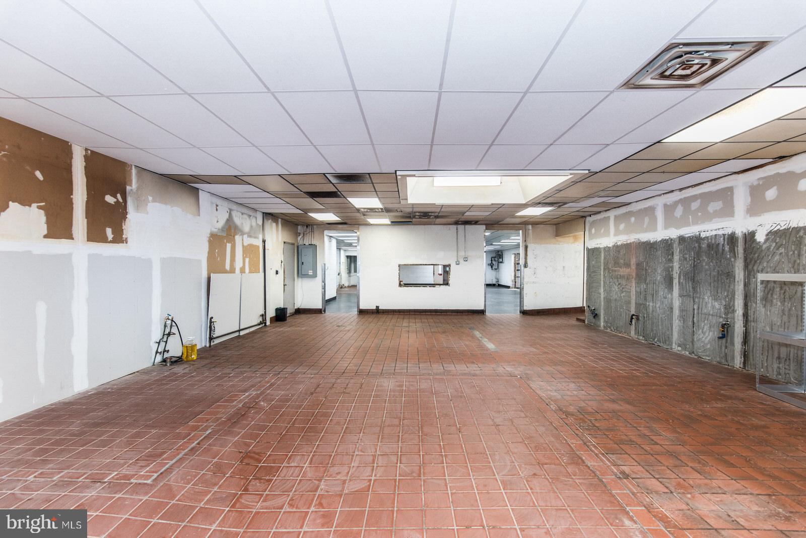 MAYFAIR - Commercial Sale