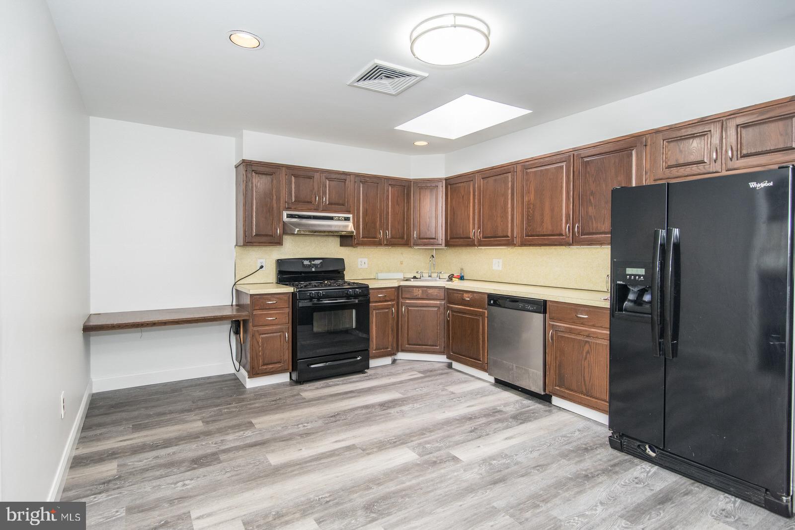 MAYFAIR - Commercial Sale
