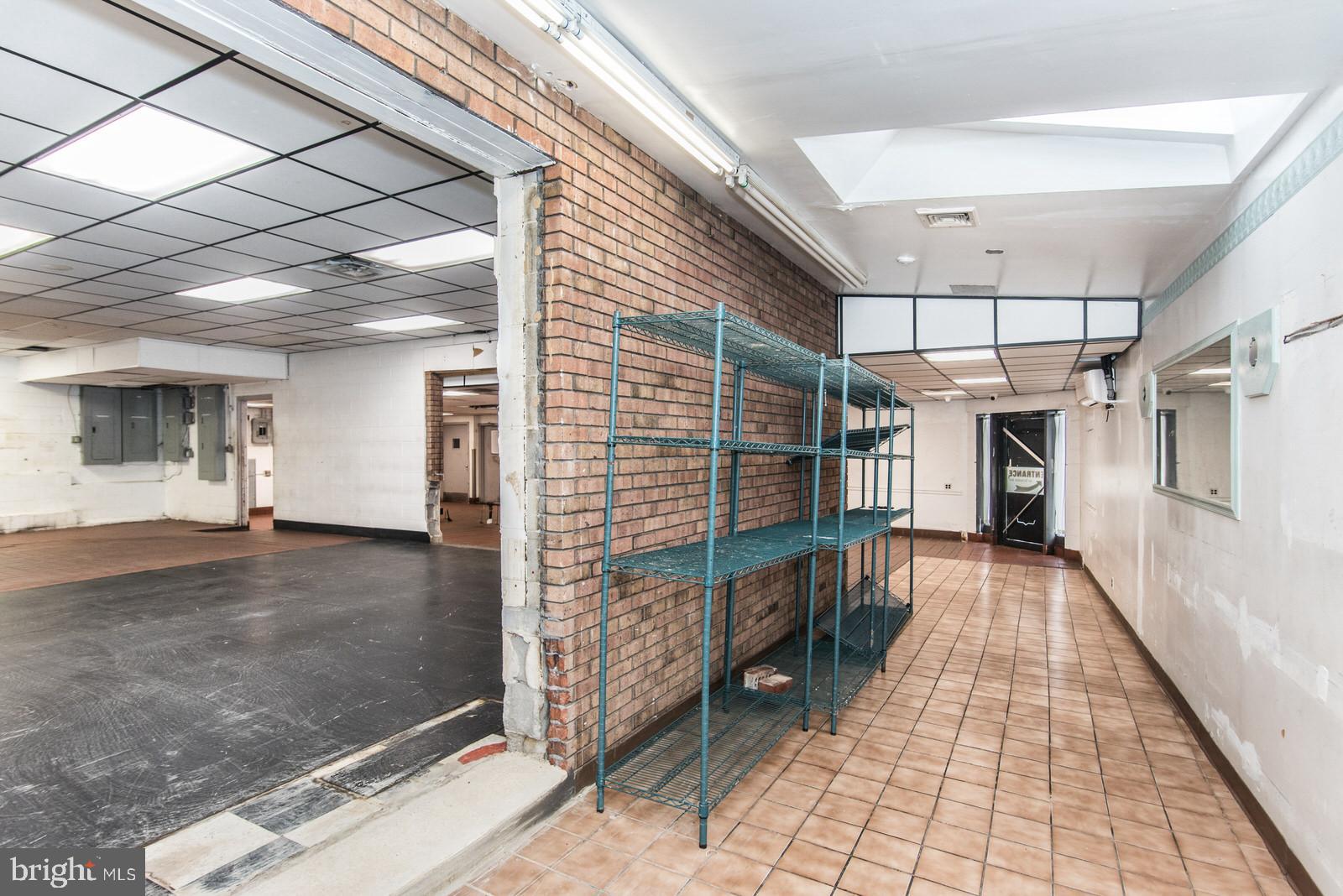 MAYFAIR - Commercial Sale