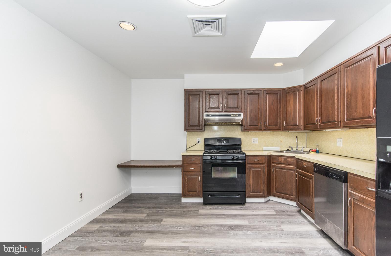MAYFAIR - Commercial Sale