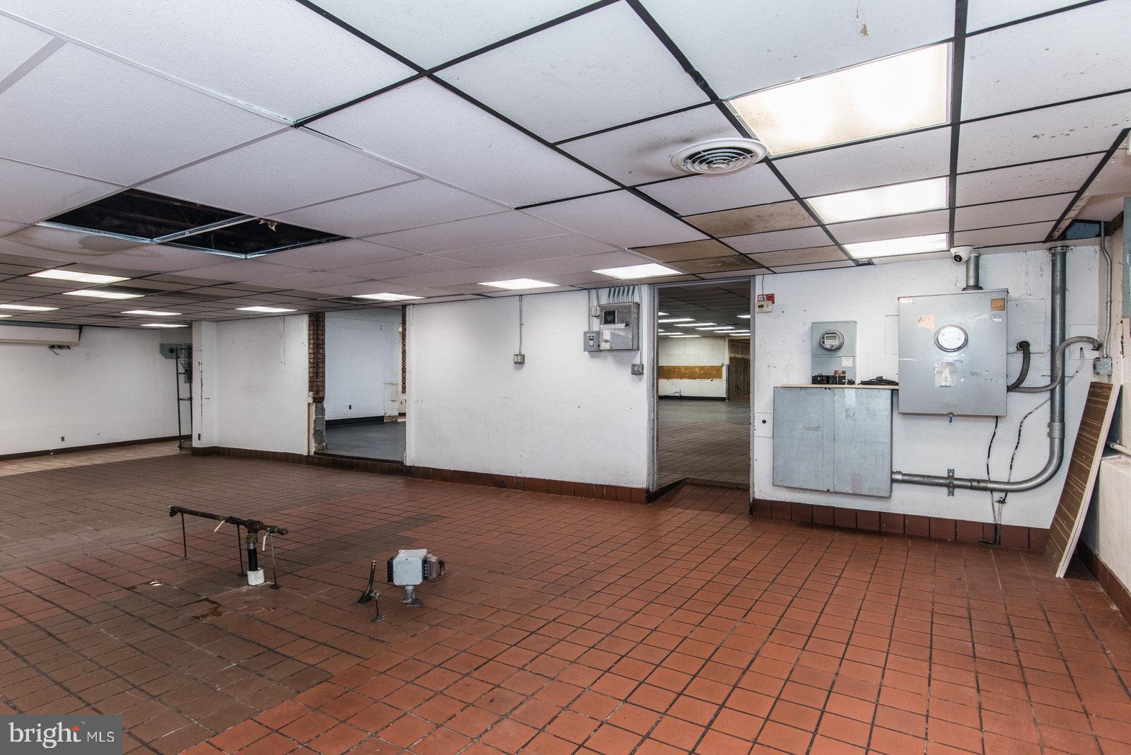 MAYFAIR - Commercial Sale
