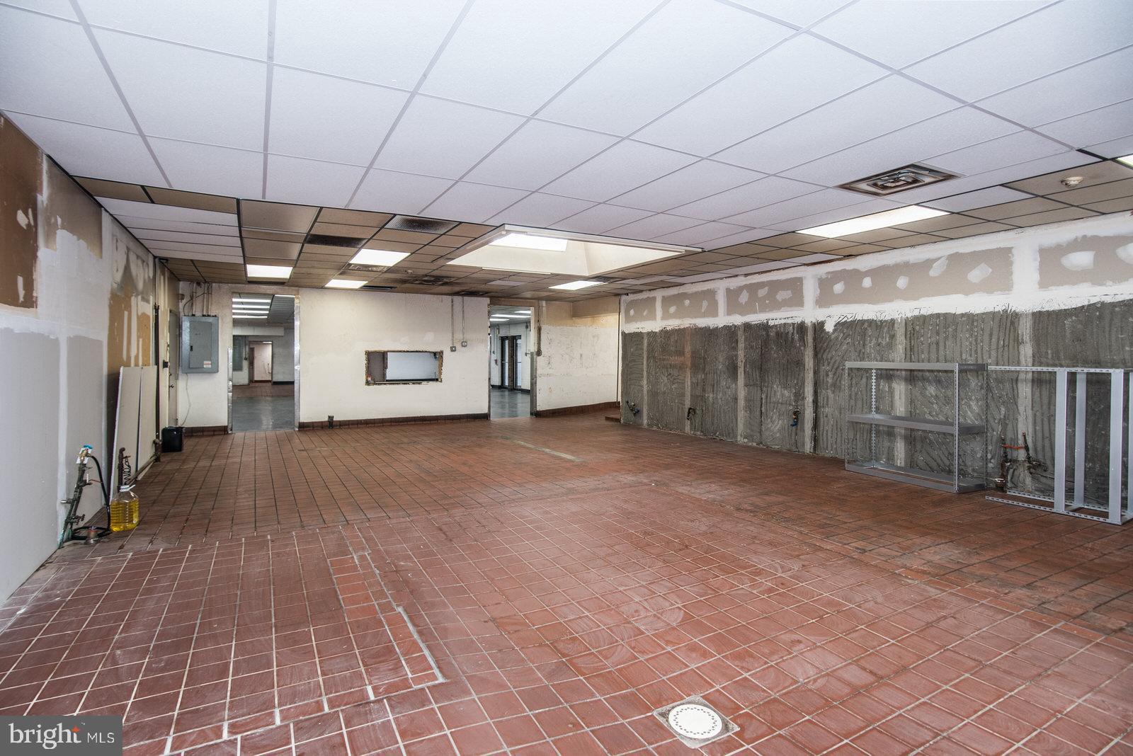 MAYFAIR - Commercial Sale