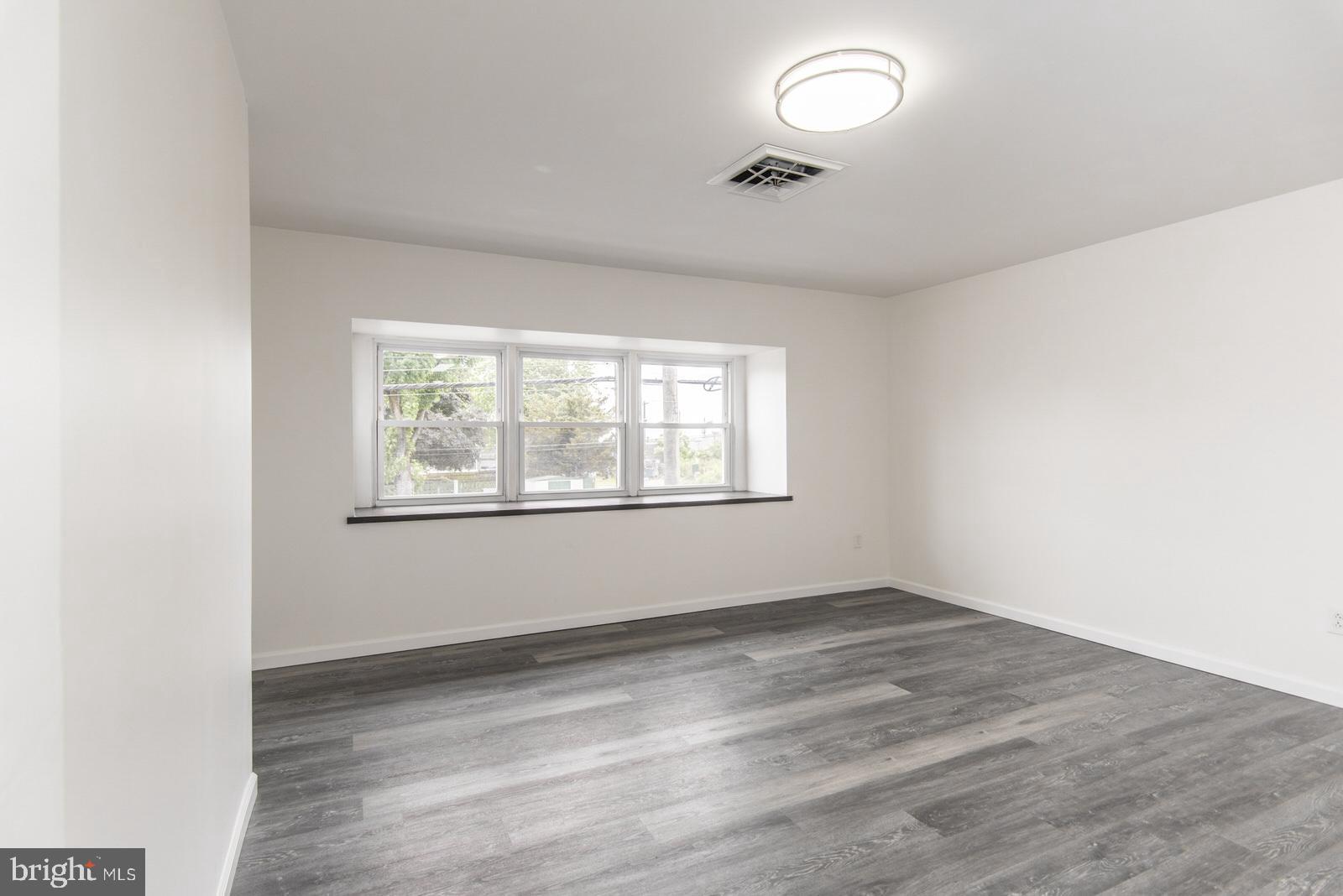MAYFAIR - Commercial Sale
