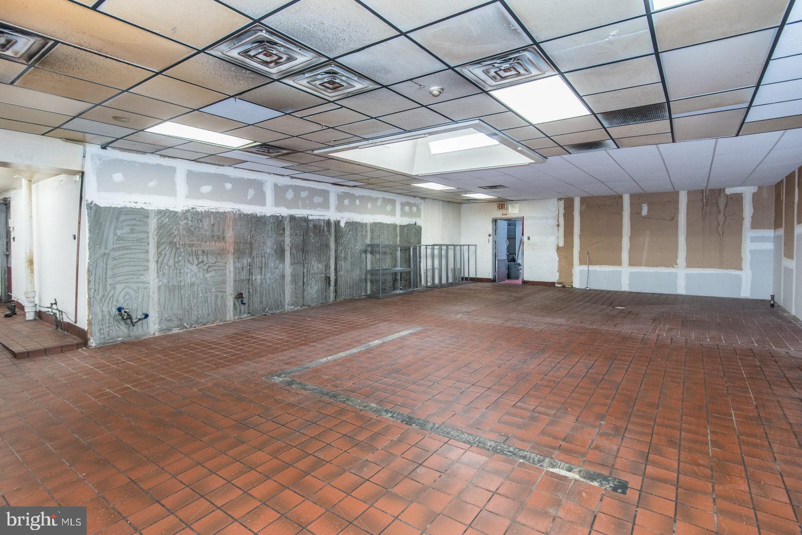 MAYFAIR - Commercial Sale