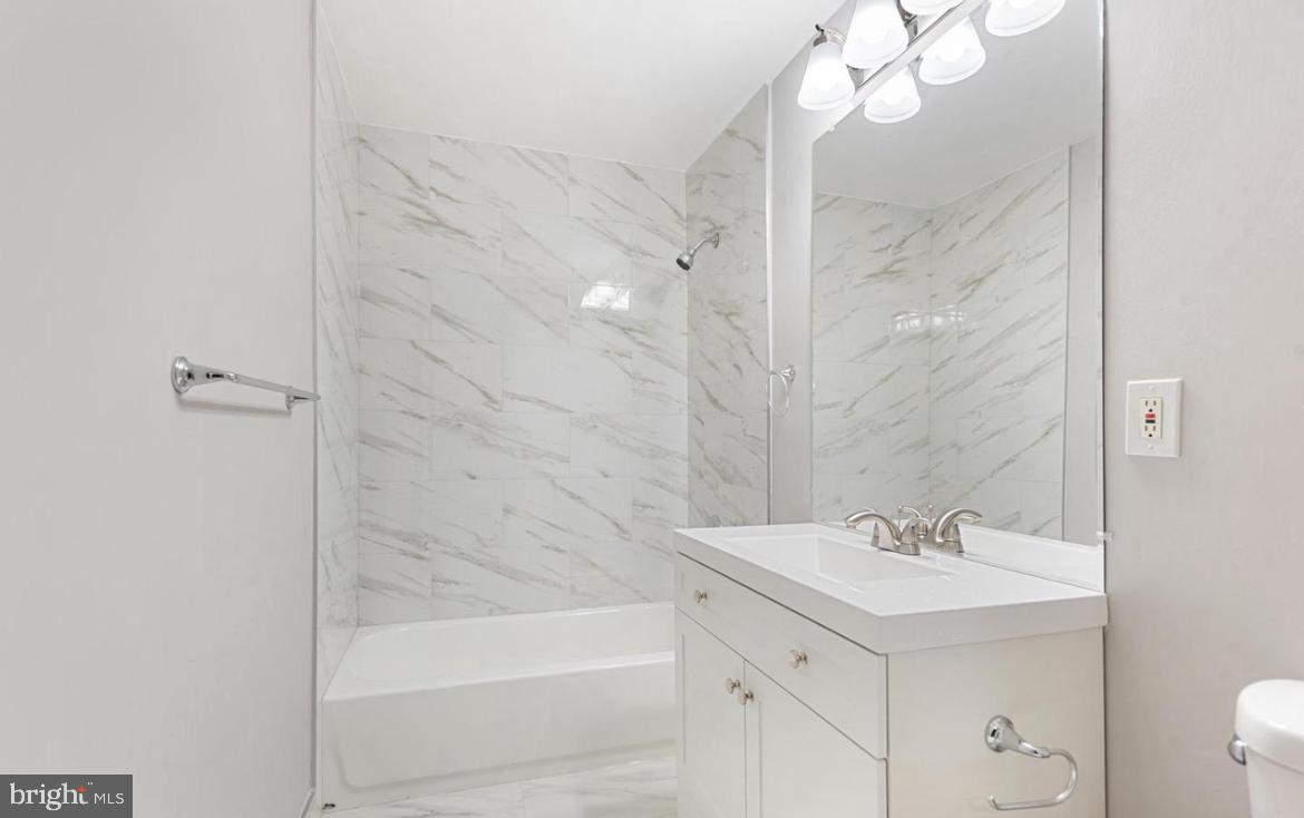 GLASSMANOR - Residential Lease