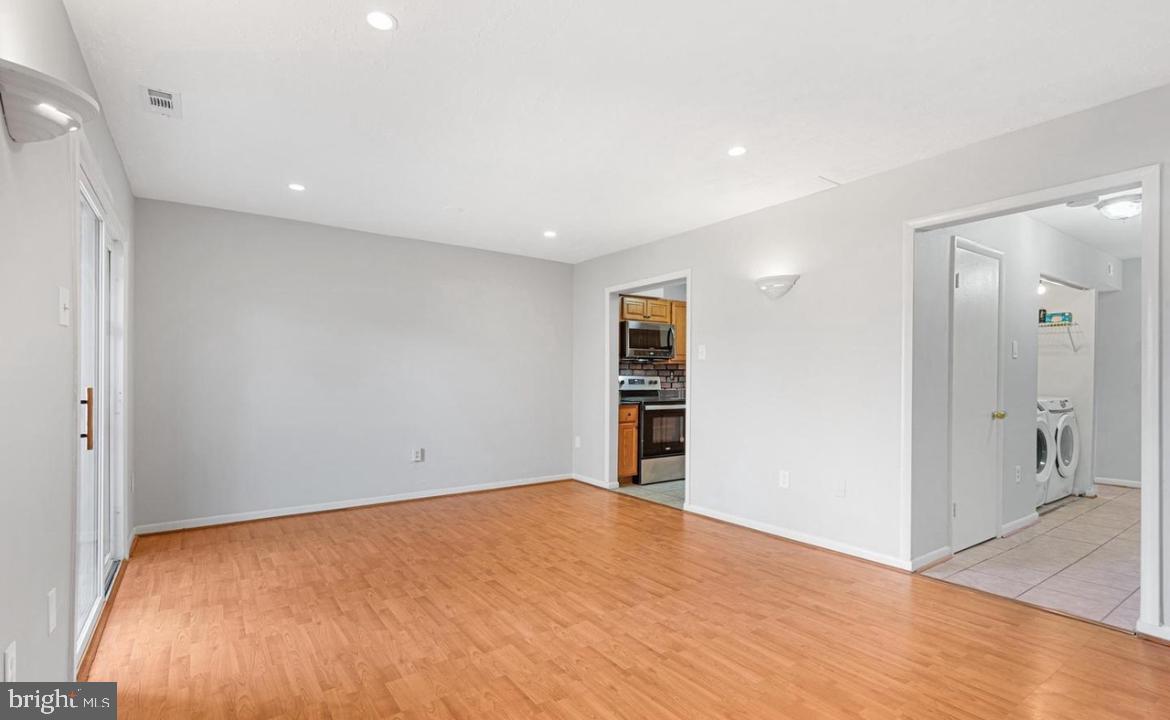 GLASSMANOR - Residential Lease