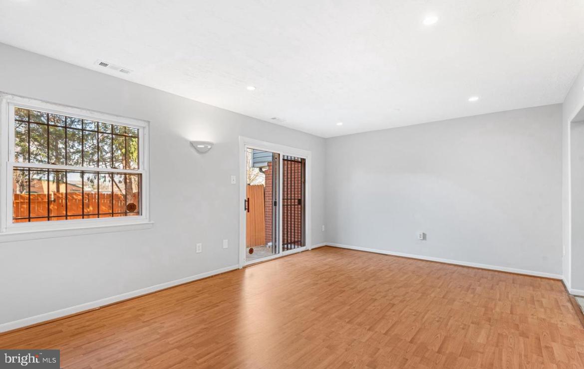 GLASSMANOR - Residential Lease