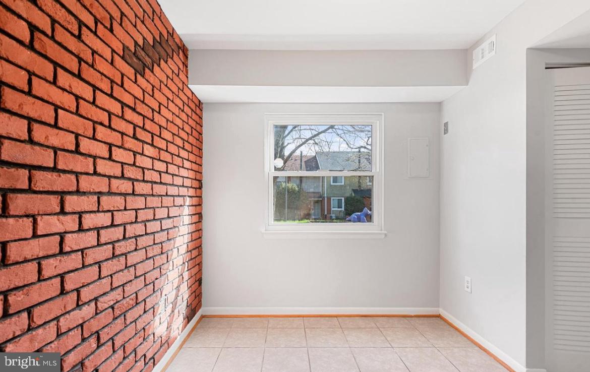 GLASSMANOR - Residential Lease