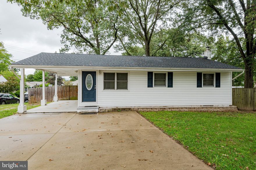 ***Single Family Home with in walking distance  to community beach , boat ramp and elementary school!  This home has a recently replaced roof and HVAC up dated kitchen and bath.  Located on large fenced lot ! Large carport and driveway.  Truly a must see.