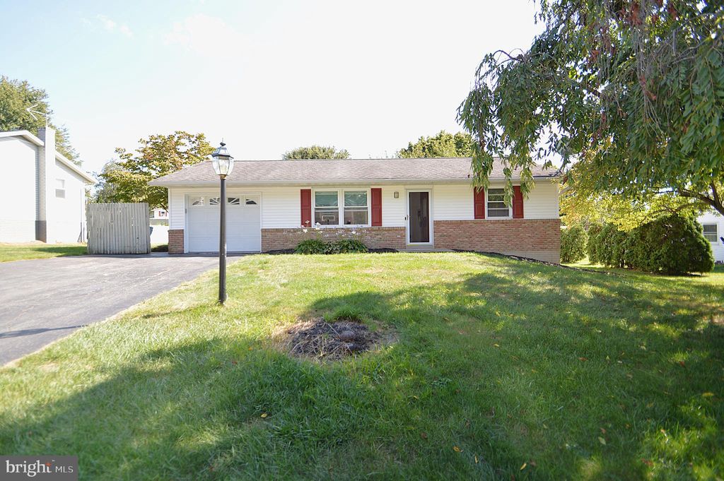 Photo of 373 Primrose Lane, MOUNTVILLE, PA 17554 (MLS # PALA2076140)