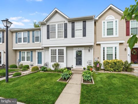 Townhouse For Rent - 8 Pinehurst Court<br/> BLACKWOOD, NJ 08012