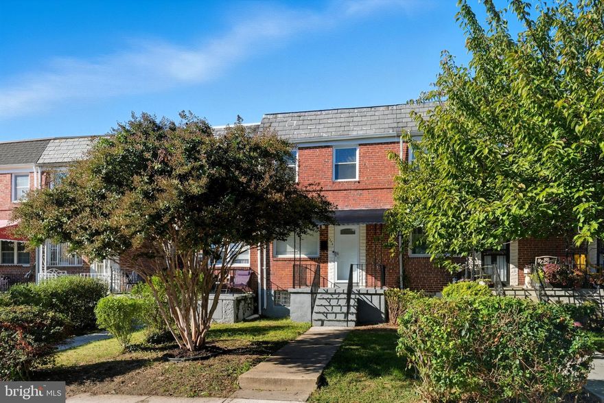 Welcome to 1244 N Augusta Avenue! A beautifully updated home offering the perfect blend of charm, comfort, and modern convenience. This spacious three-level townhouse features three bedrooms and one-and-a-half bathrooms, thoughtfully refreshed with new paint and carpet throughout, creating a warm and inviting atmosphere from the moment you enter.
The main level showcases a bright and open living and dining area with plenty of natural light—perfect for entertaining or everyday living. The kitchen has been updated for your convenience, featuring modern finishes and ample cabinet space to make meal prep a breeze.
Upstairs, you’ll find three comfortable bedrooms and a full bath, providing a peaceful retreat for rest and relaxation. The finished lower level adds valuable living space, complete with a walk-out to the rear yard and a convenient half bath, ideal for a recreation room, home office, or guest area.
Enjoy the  easy access to local shops, schools, parks, and major commuter routes.
1244 N Augusta Avenue combines functionality, style, and location—an excellent opportunity to own a move-in-ready home that truly has it all.