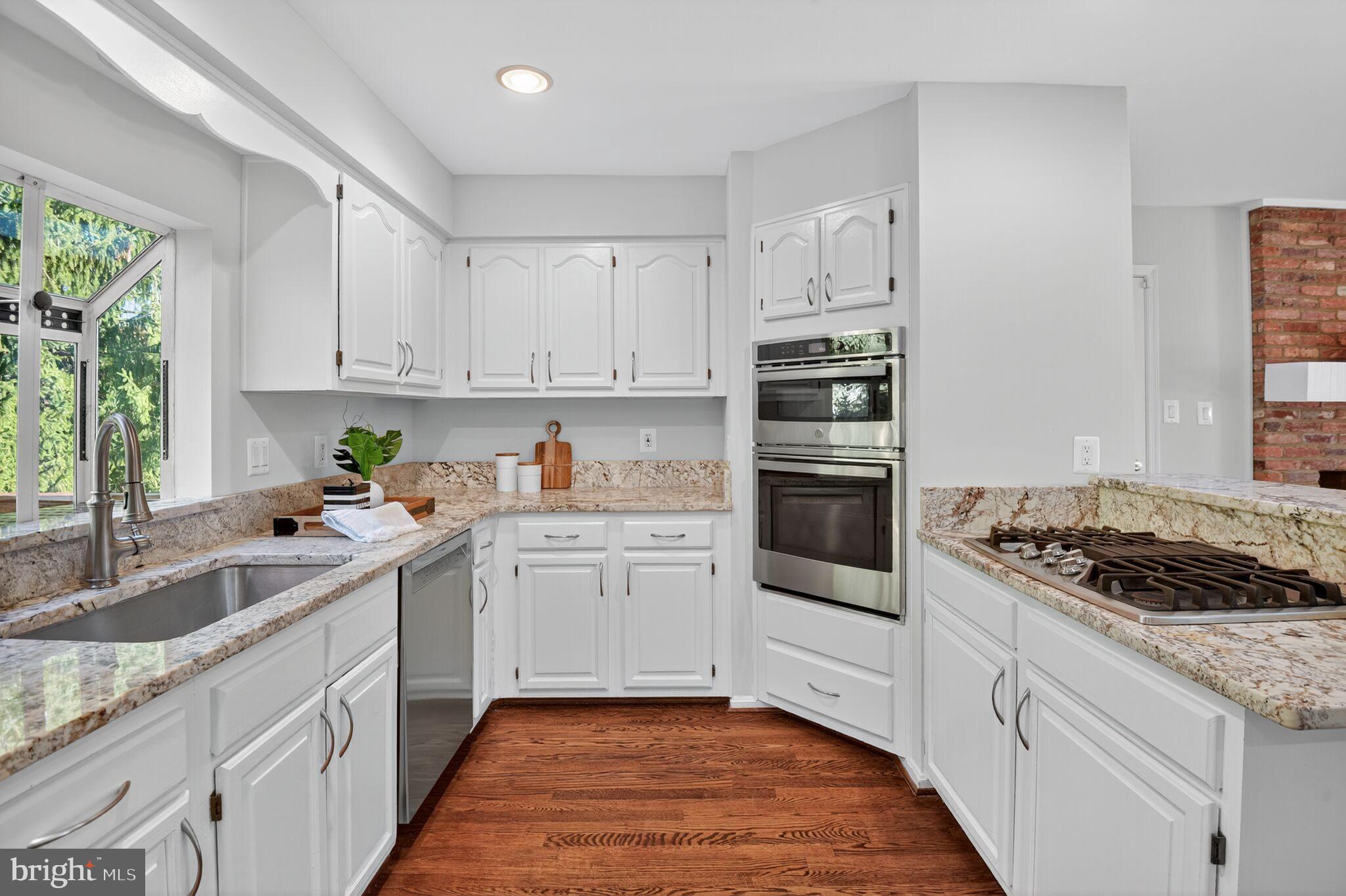 LAKE HALLOWELL - Residential