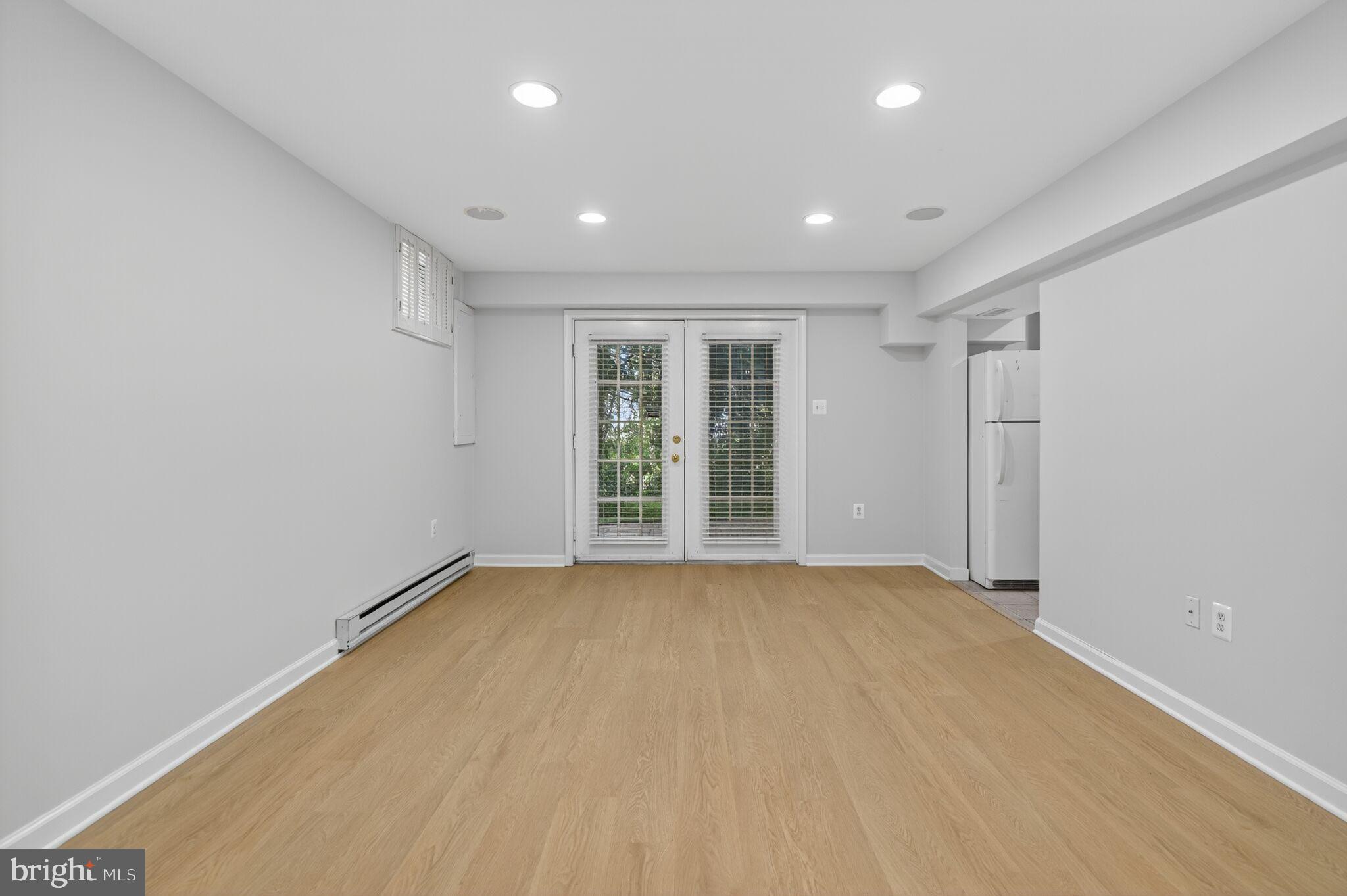 LAKE HALLOWELL - Residential