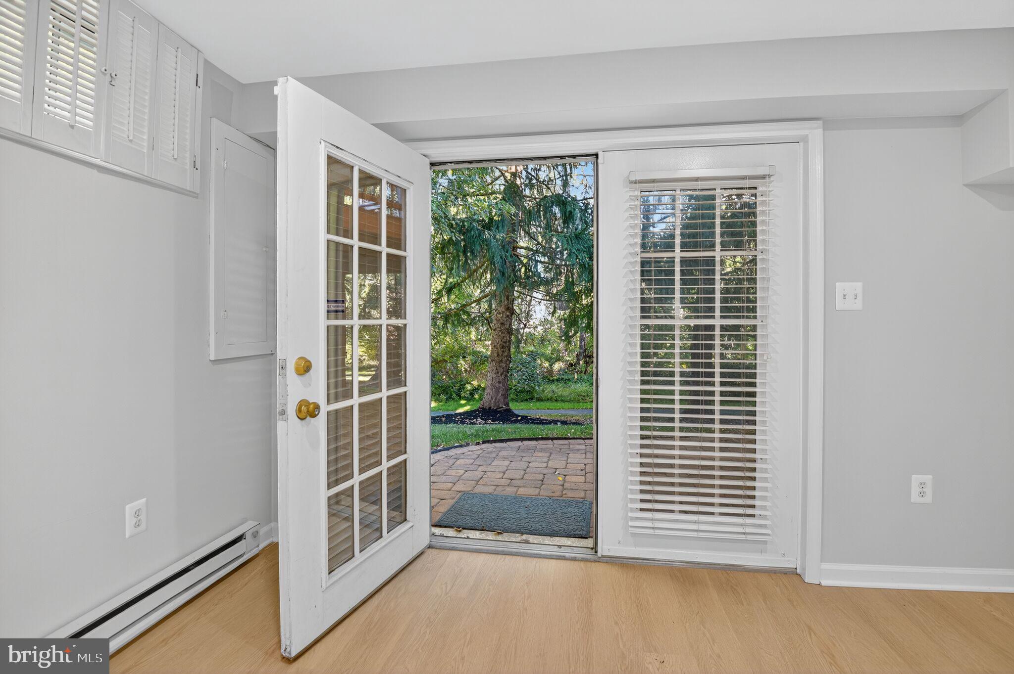 LAKE HALLOWELL - Residential