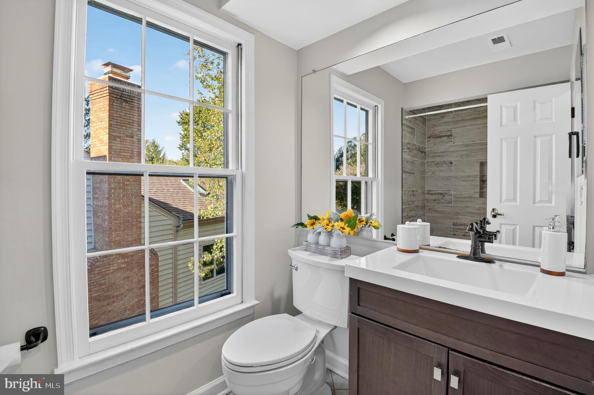 LAKE HALLOWELL - Residential