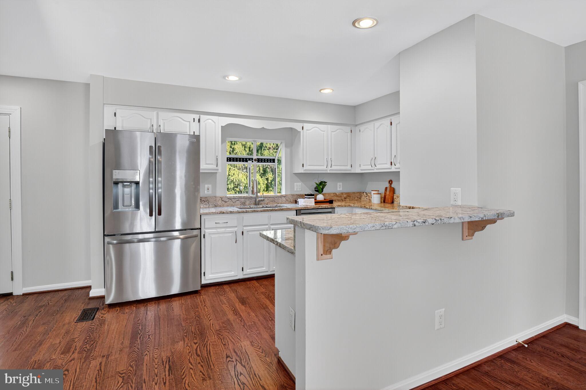 LAKE HALLOWELL - Residential