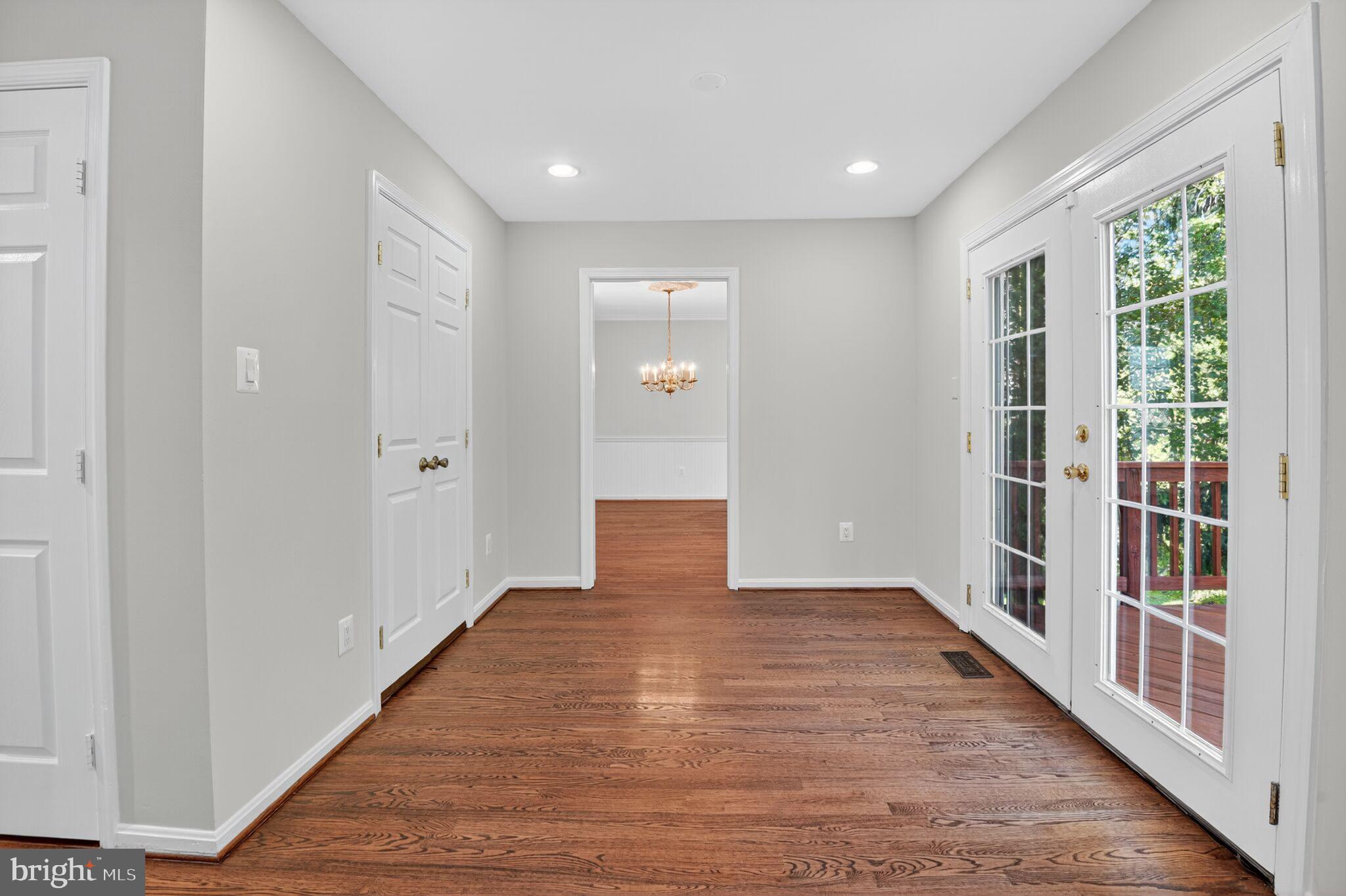 LAKE HALLOWELL - Residential