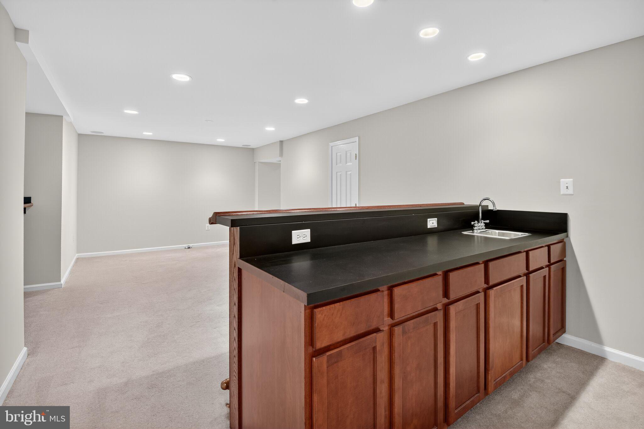 LAKE HALLOWELL - Residential