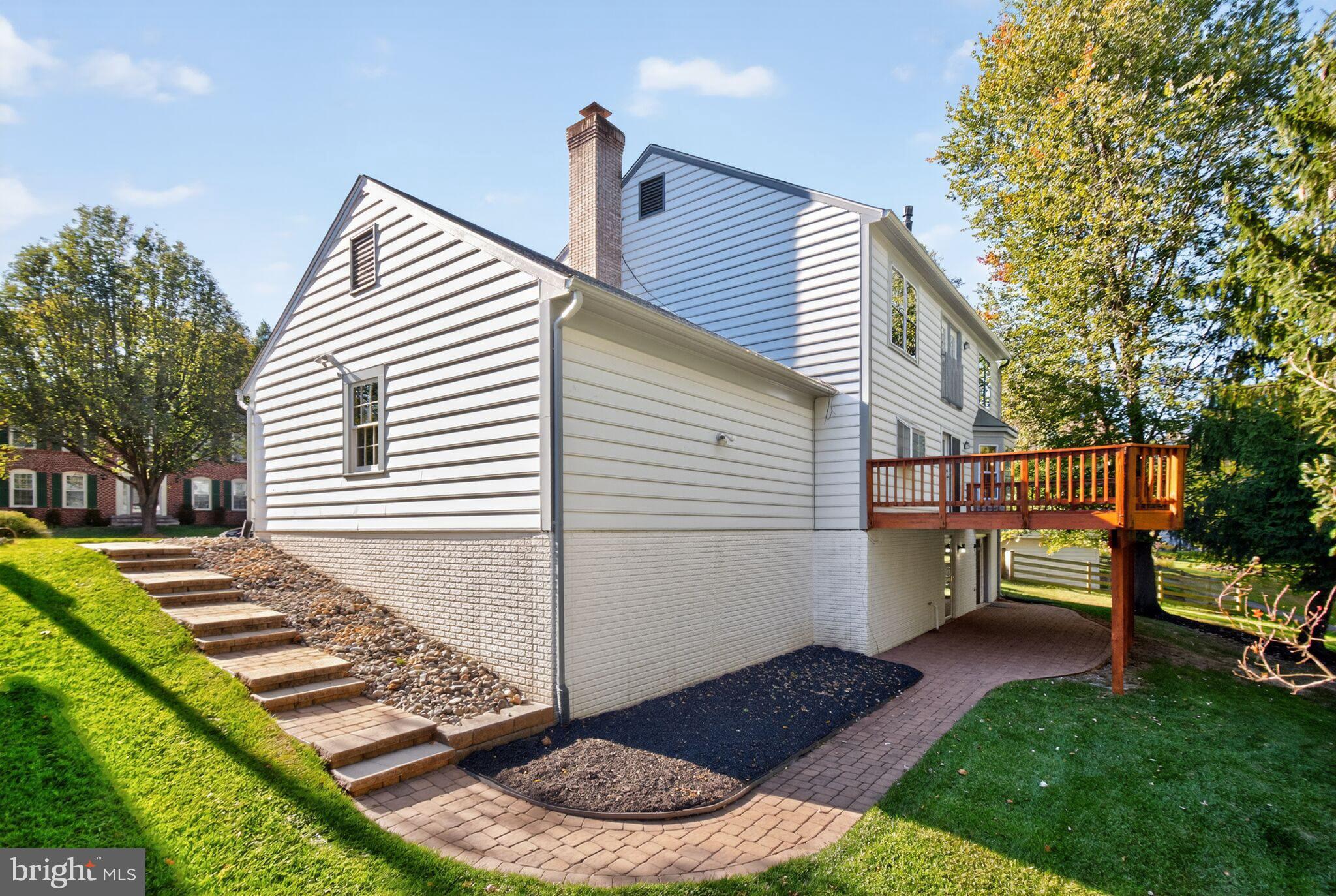 LAKE HALLOWELL - Residential