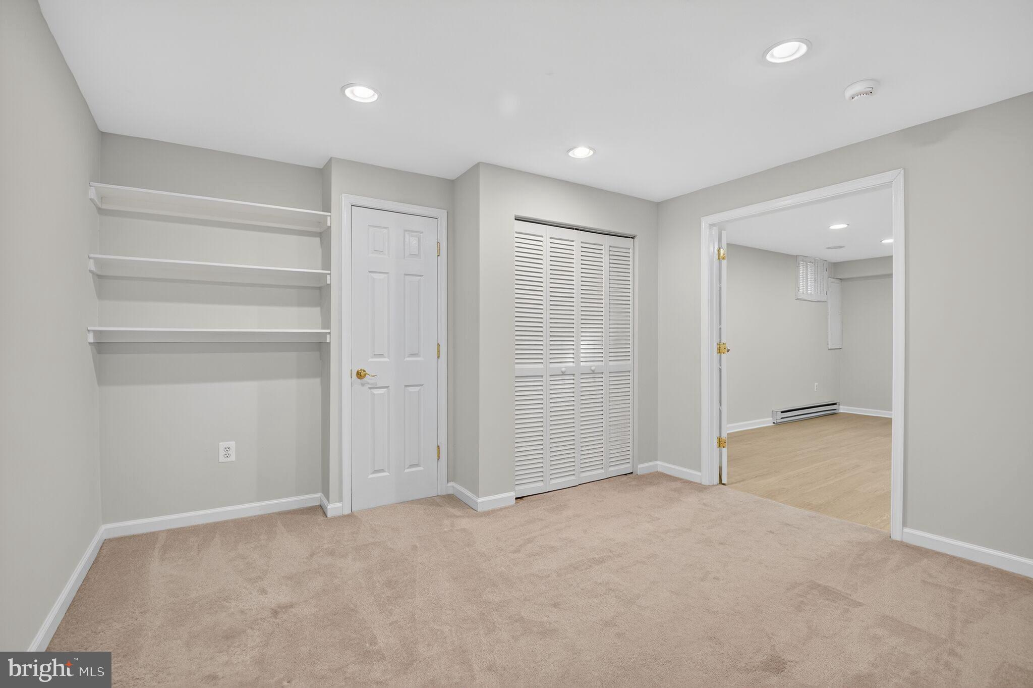 LAKE HALLOWELL - Residential