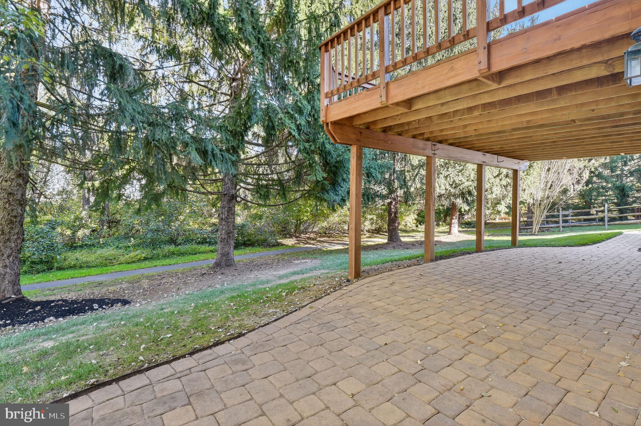 LAKE HALLOWELL - Residential