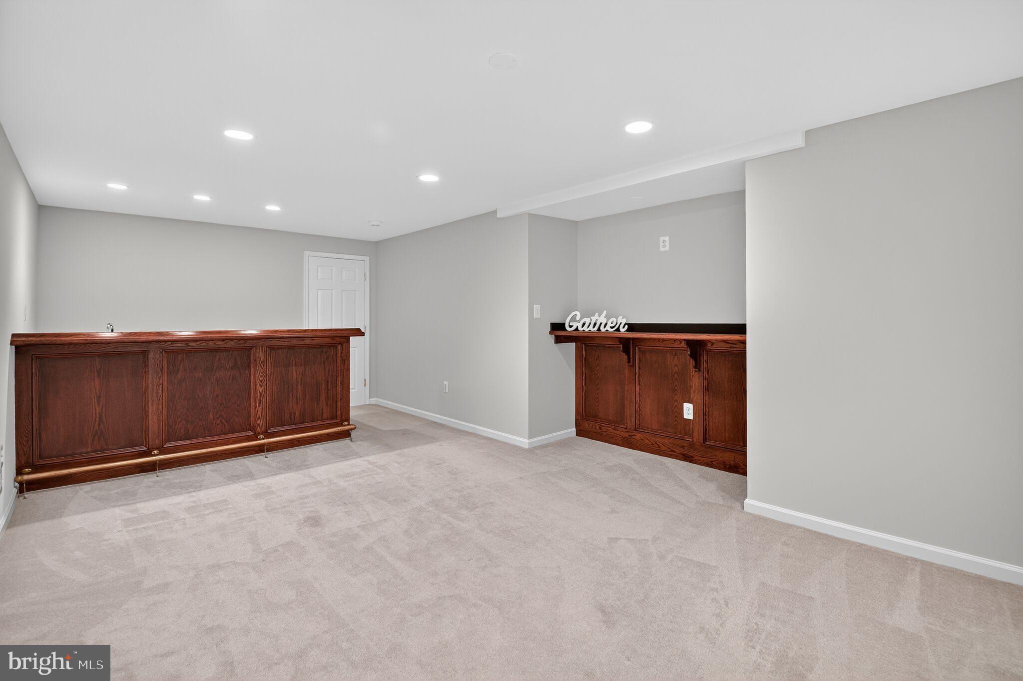 LAKE HALLOWELL - Residential