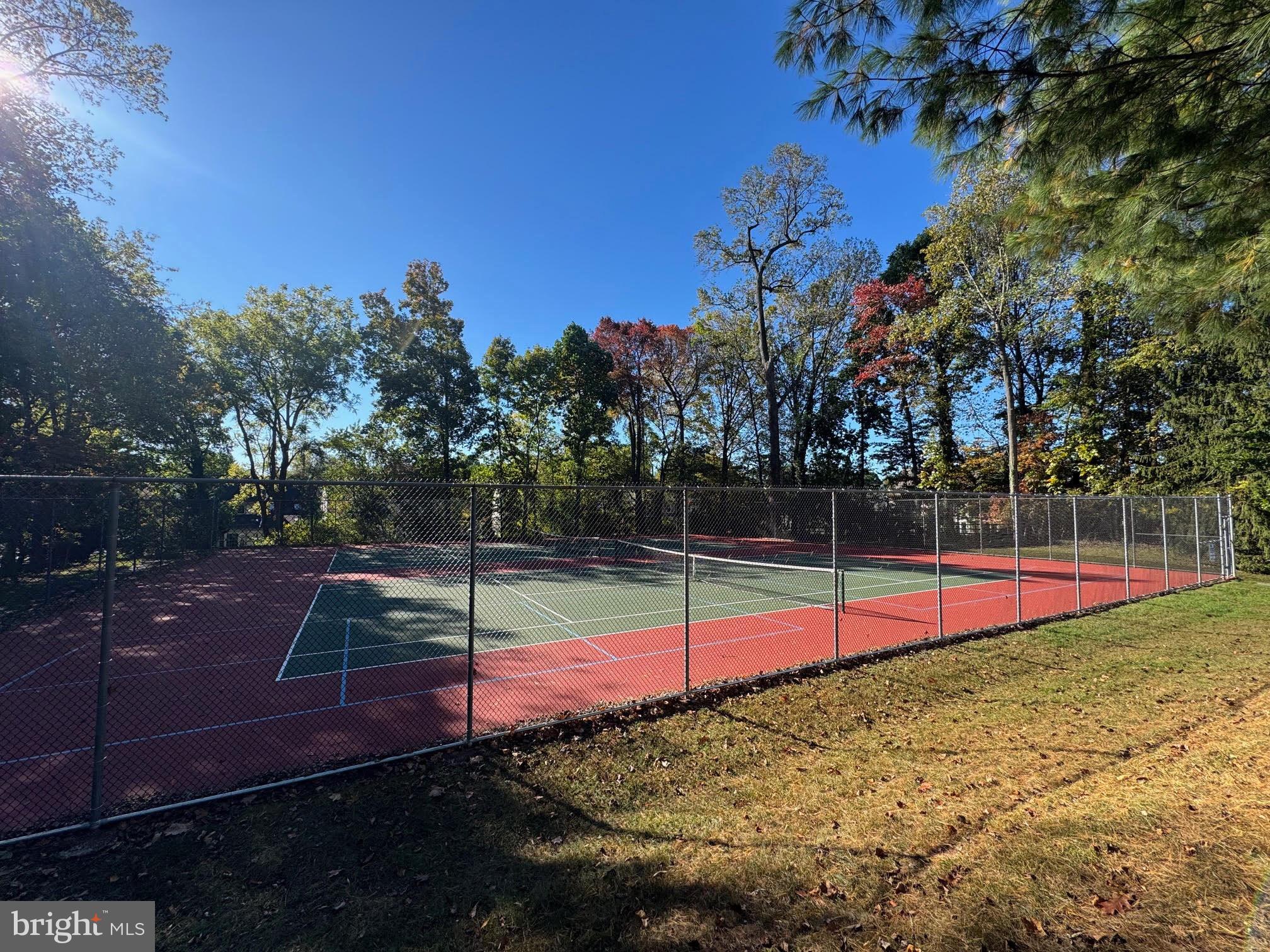 LAKE HALLOWELL - Residential