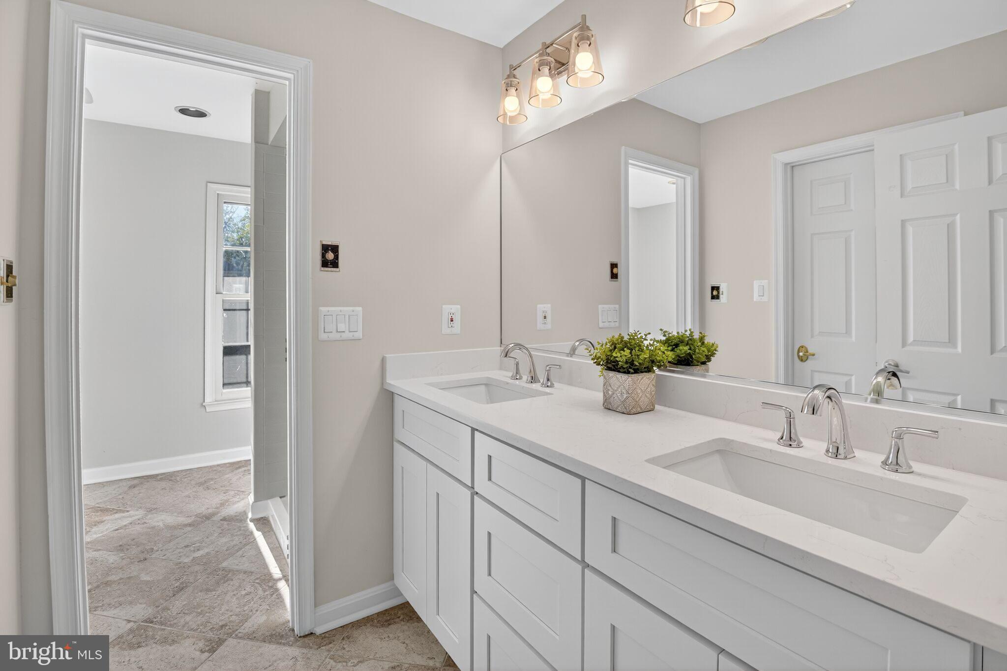 LAKE HALLOWELL - Residential