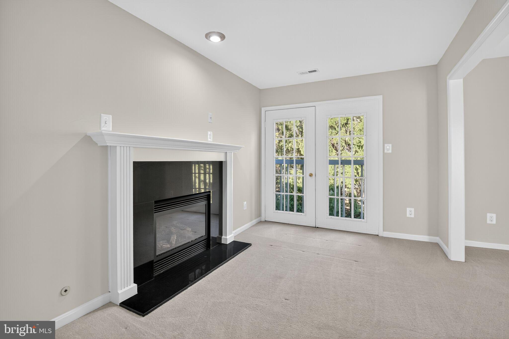 LAKE HALLOWELL - Residential