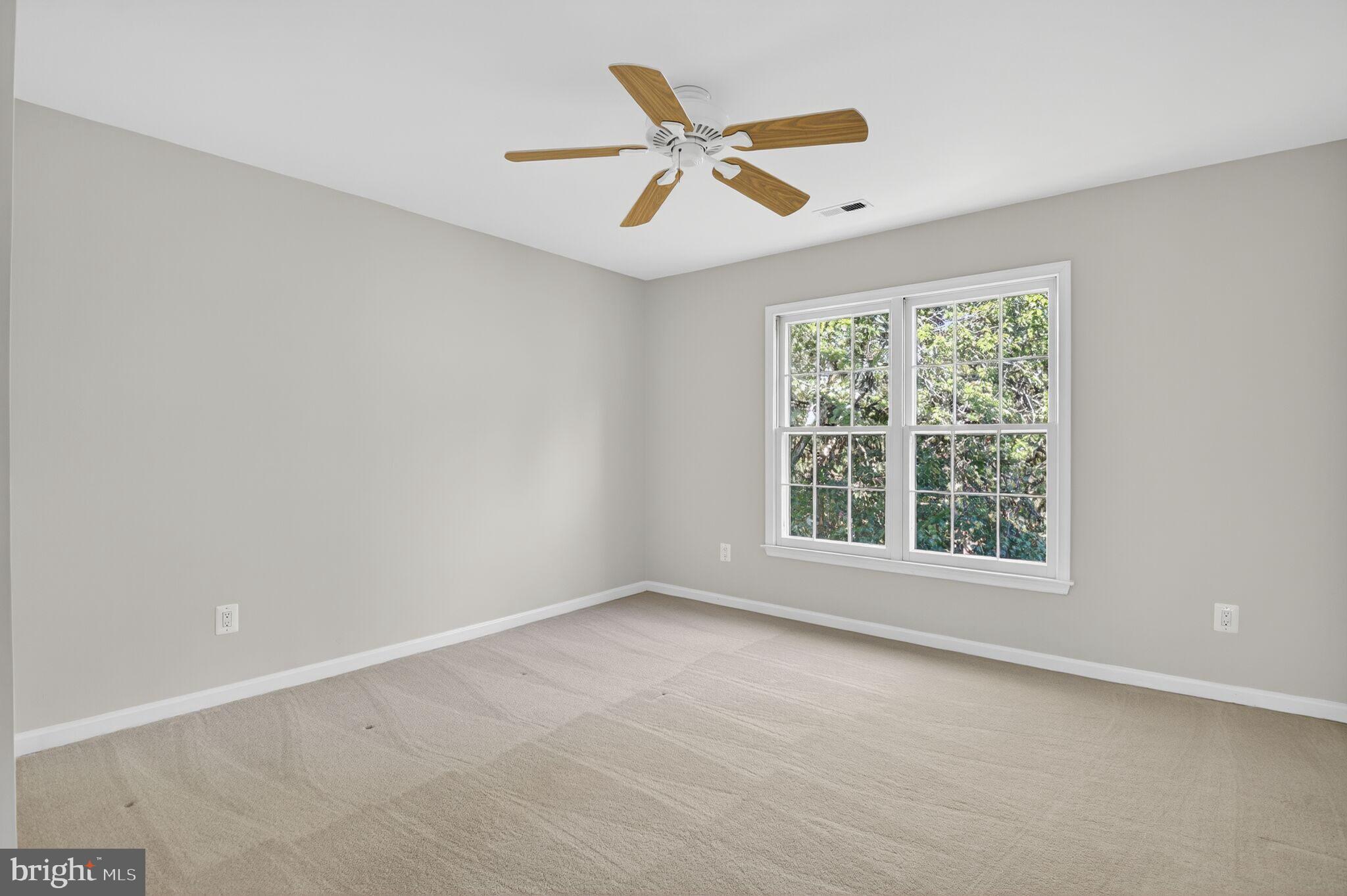 LAKE HALLOWELL - Residential