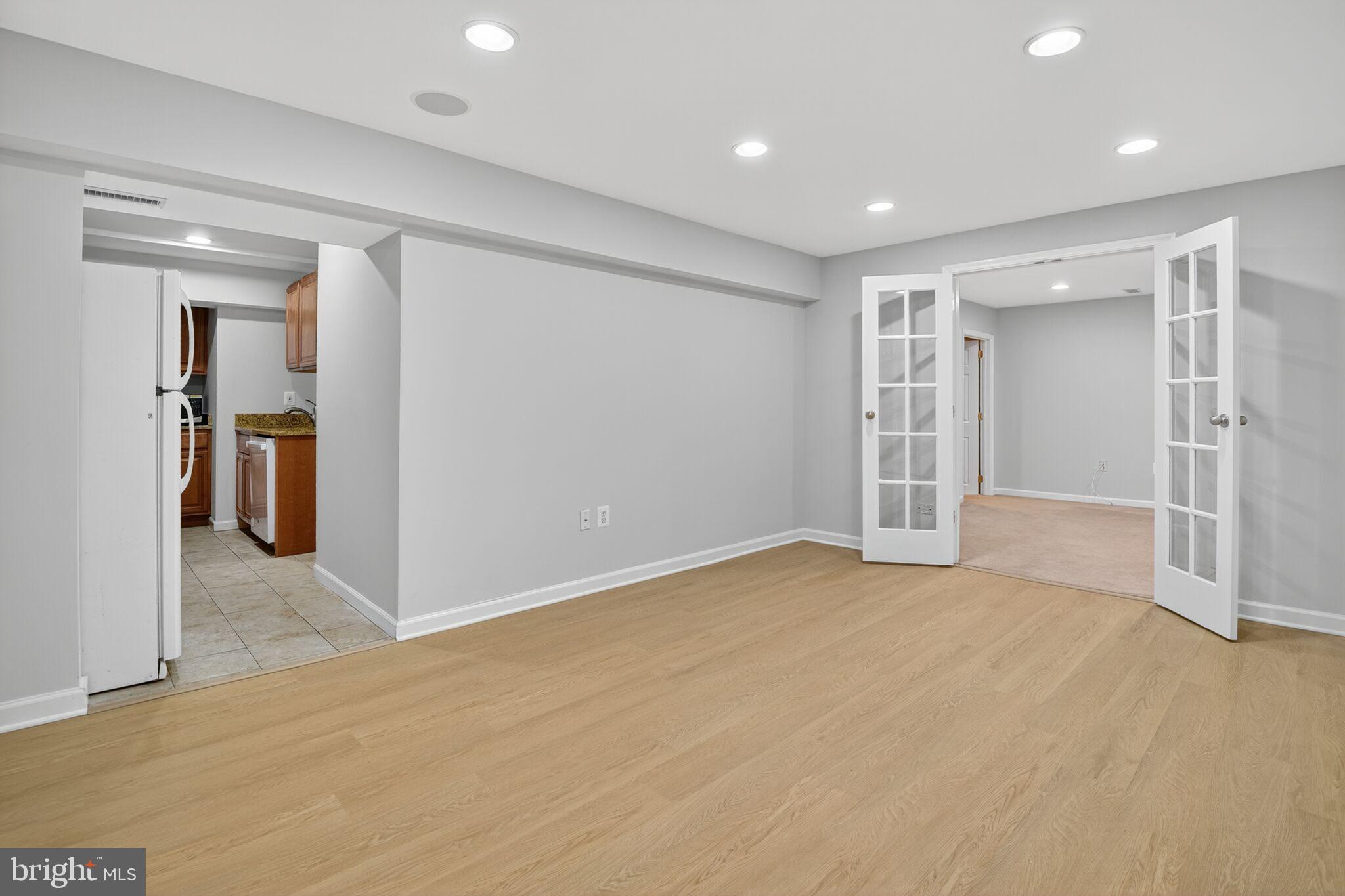 LAKE HALLOWELL - Residential