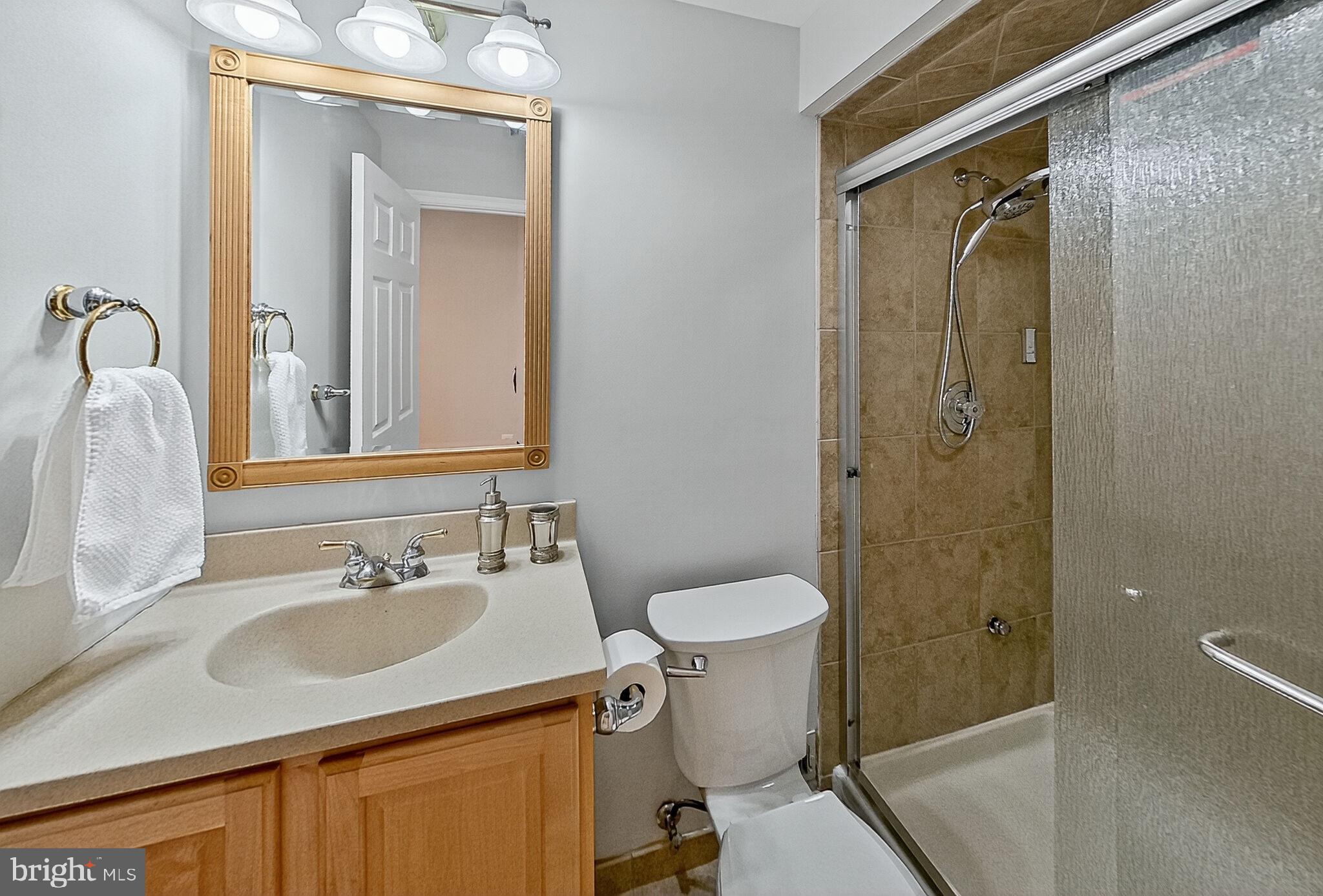 LAKE HALLOWELL - Residential