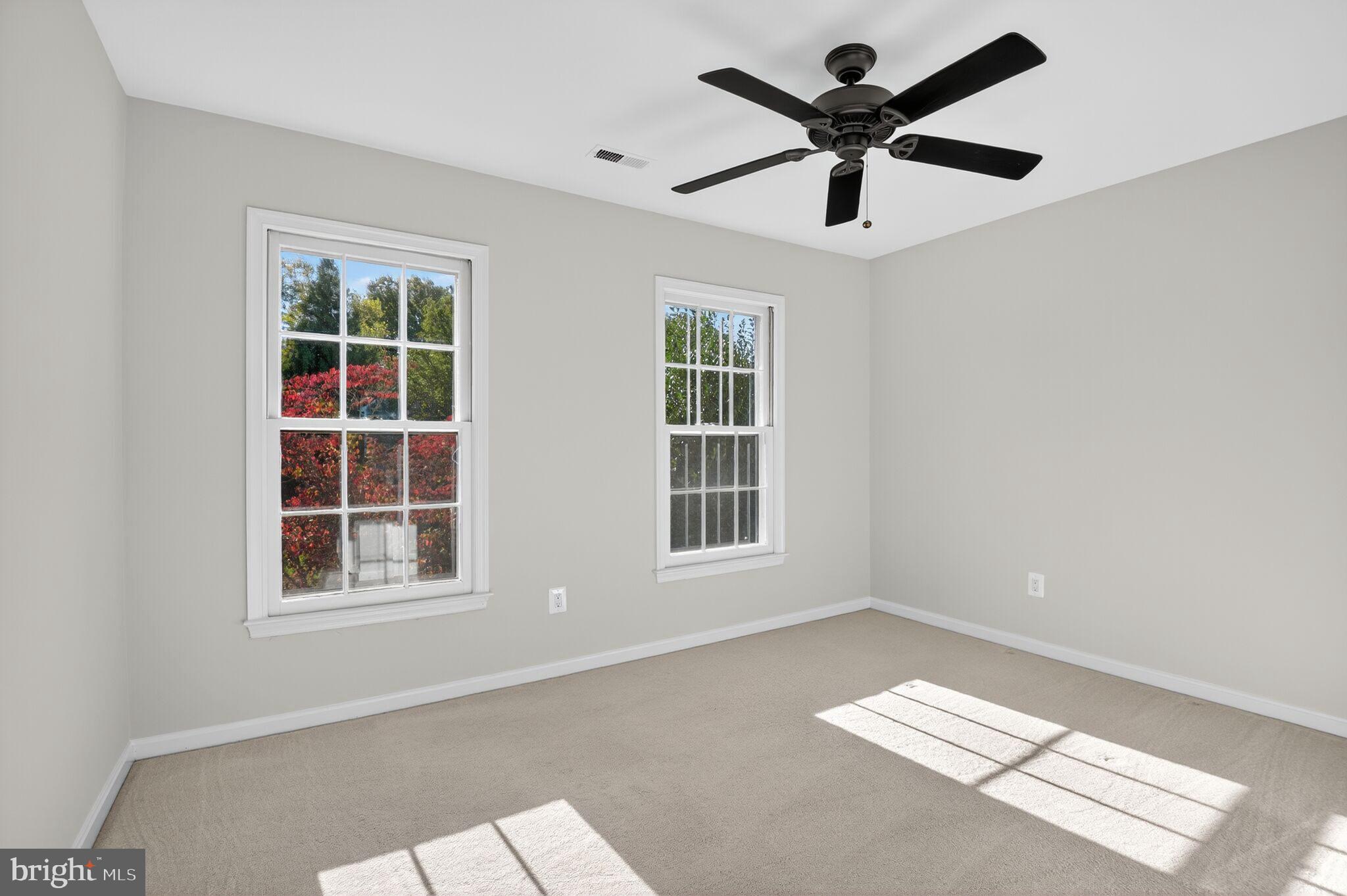 LAKE HALLOWELL - Residential