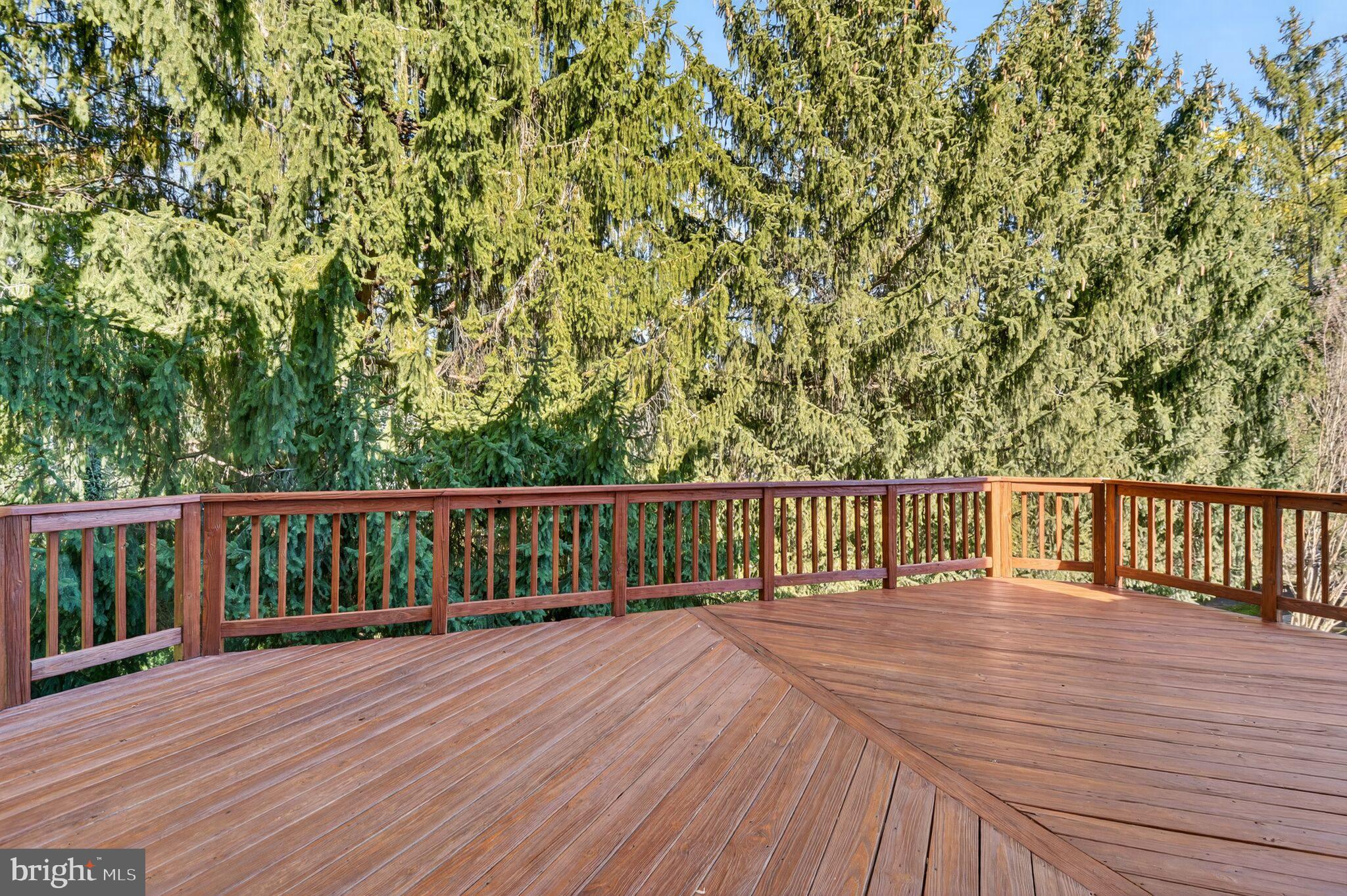 LAKE HALLOWELL - Residential