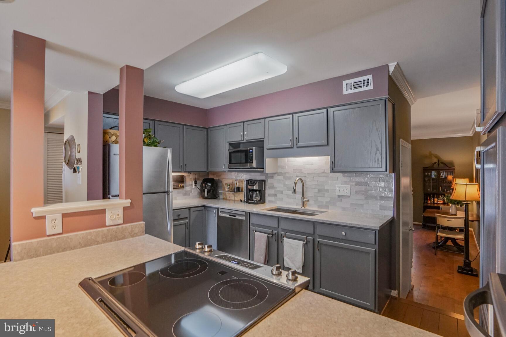 TOWNES OF MOOREFIELD - Residential