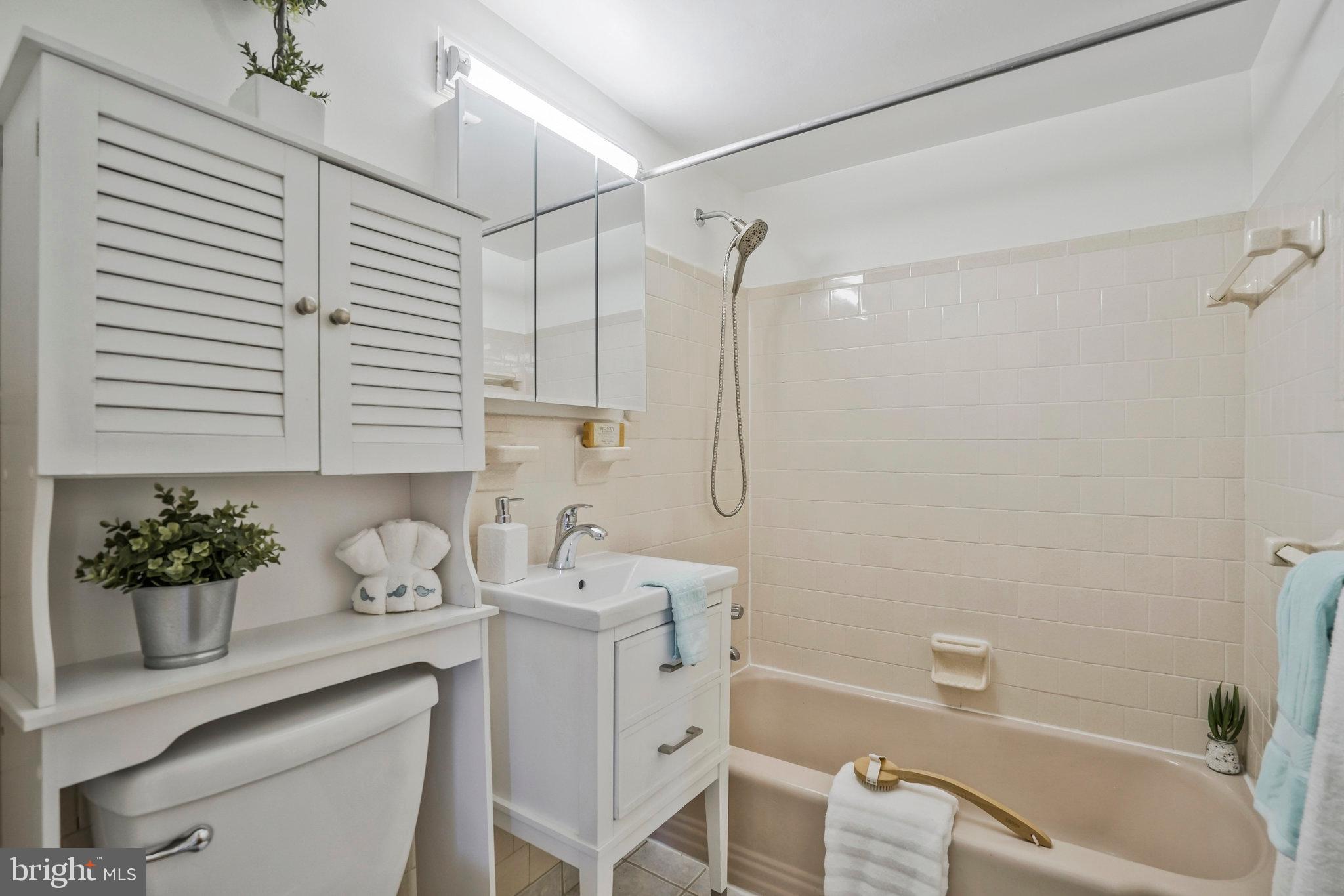 GEORGE MASON VILLAGE - Residential