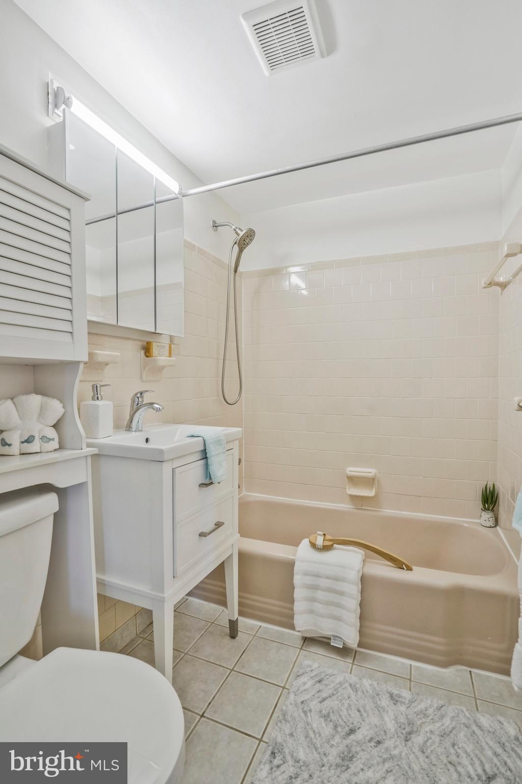 GEORGE MASON VILLAGE - Residential